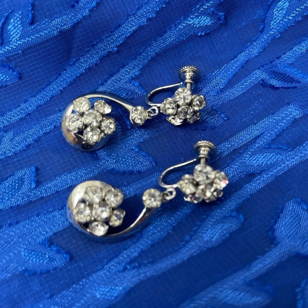🌟Host Pick🌟 Vintage Earrings (EUC) - Picture 2 of 3